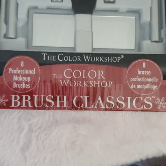 "The Color Workshop" 8 Professional Makeup Brushes + Mirror and Case- NWOT - Picture 3 of 8
